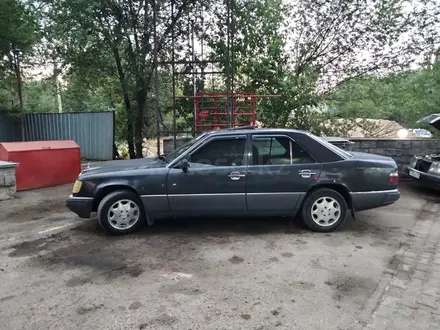 Mercedes-Benz E 230 1991 года за 1 450 000 тг. в Алматы