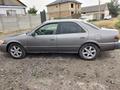 Toyota Camry 2000 года за 2 300 000 тг. в Тараз – фото 2