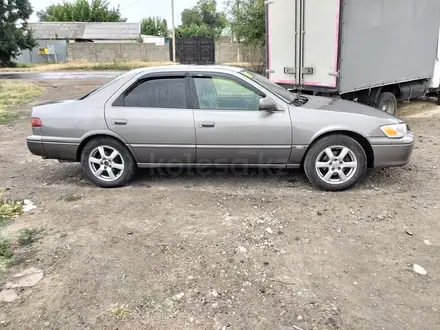 Toyota Camry 2000 года за 2 300 000 тг. в Тараз – фото 4