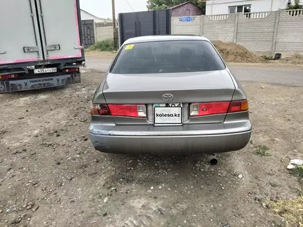 Toyota Camry 2000 года за 2 300 000 тг. в Тараз – фото 3