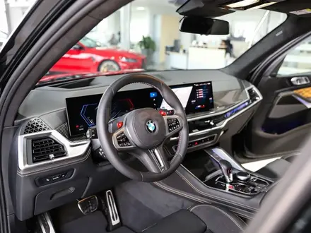 BMW X5 M 2023 года за 82 000 000 тг. в Алматы – фото 16