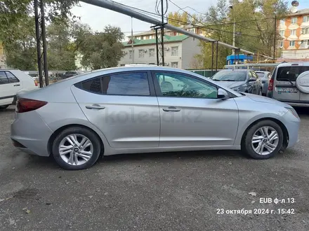 Hyundai Elantra 2018 года за 6 500 000 тг. в Уральск – фото 3