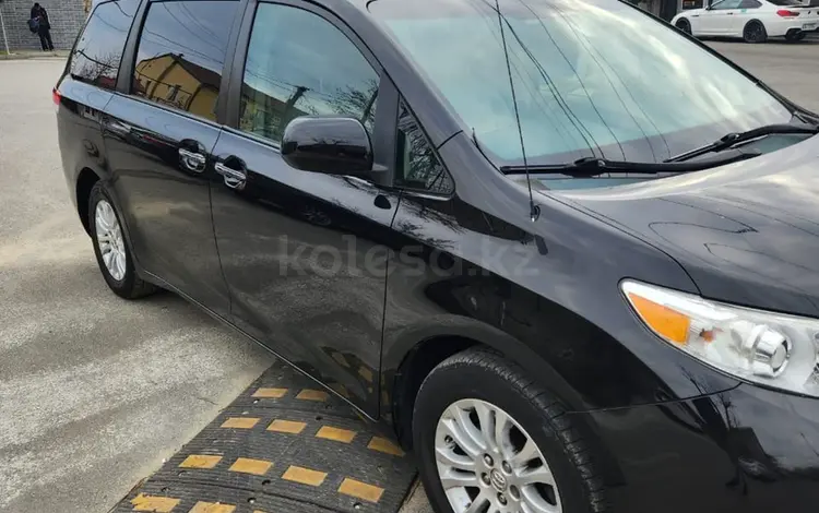 Toyota Sienna 2014 года за 13 200 000 тг. в Алматы