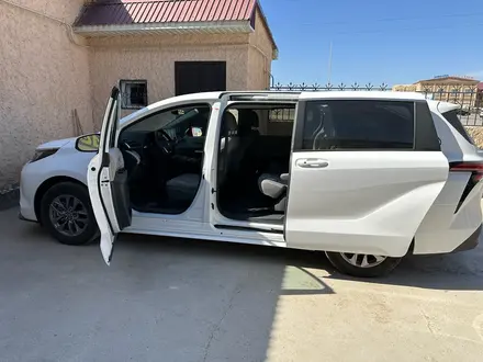 Toyota Sienna 2022 года за 29 000 000 тг. в Актау – фото 2