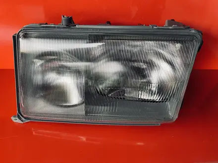 Mercedes Benz w124 передняя фара за 12 000 тг. в Алматы