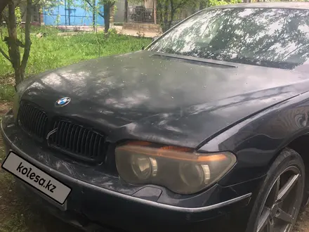 BMW 745 2002 года за 1 200 000 тг. в Алматы – фото 2