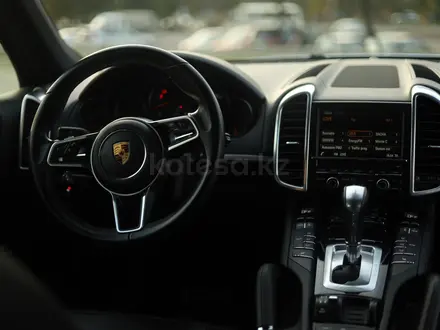 Porsche Cayenne 2015 года за 25 800 000 тг. в Алматы – фото 30