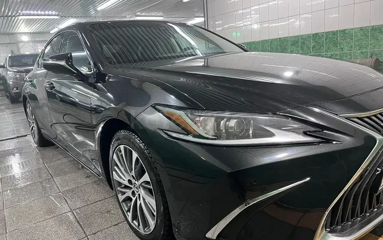 Lexus ES 350 2019 года за 27 980 000 тг. в Астана