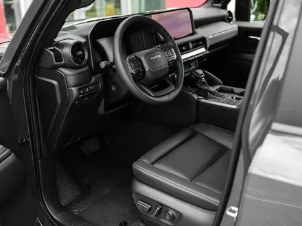 Toyota Land Cruiser Prado Luxe 2025 года за 48 890 000 тг. в Астана – фото 4