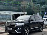 Toyota Land Cruiser 2016 года за 30 000 000 тг. в Астана