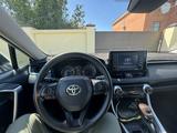 Toyota RAV4 2021 года за 14 700 000 тг. в Атырау – фото 4
