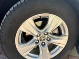 Toyota RAV4 2021 года за 14 700 000 тг. в Атырау – фото 3
