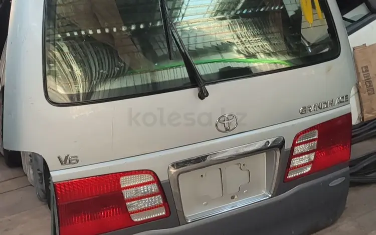 Крышка багажника Toyota Grand Hiace за 170 000 тг. в Алматы