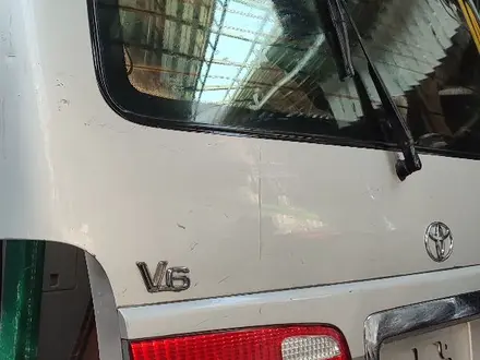 Крышка багажника Toyota Grand Hiace за 170 000 тг. в Алматы – фото 4
