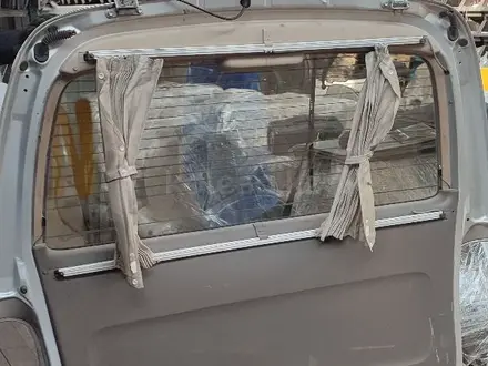 Крышка багажника Toyota Grand Hiace за 170 000 тг. в Алматы – фото 6