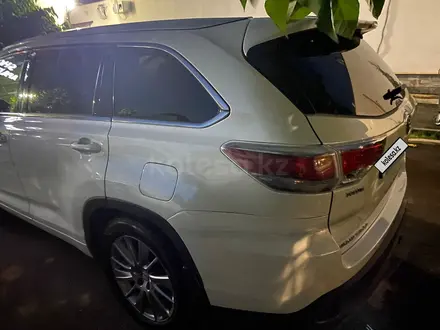 Toyota Highlander 2014 года за 15 500 000 тг. в Актау – фото 2