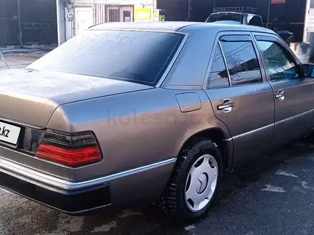 Mercedes-Benz E 200 1990 года за 1 100 000 тг. в Тараз – фото 13