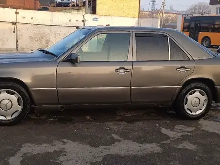 Mercedes-Benz E 200 1990 года за 1 100 000 тг. в Тараз – фото 7