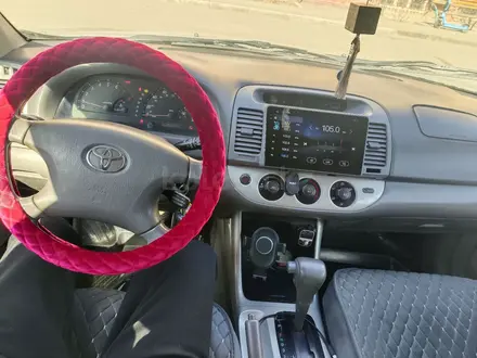 Toyota Camry 2004 года за 4 000 000 тг. в Актау – фото 2