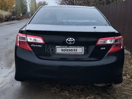 Toyota Camry 2014 года за 6 000 000 тг. в Уральск – фото 2