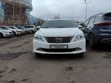 Toyota Camry 2014 года за 10 050 000 тг. в Астана – фото 2