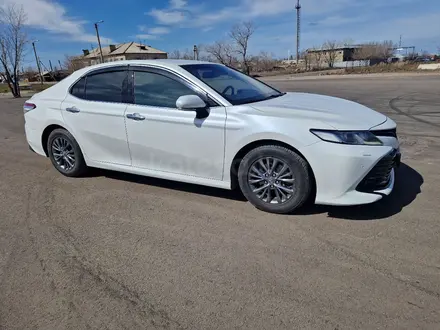 Toyota Camry 2018 года за 12 000 000 тг. в Караганда – фото 2