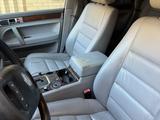 Volkswagen Touareg 2005 года за 4 200 000 тг. в Караганда – фото 5