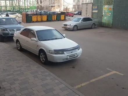 Toyota Camry 1997 года за 2 500 000 тг. в Астана – фото 2