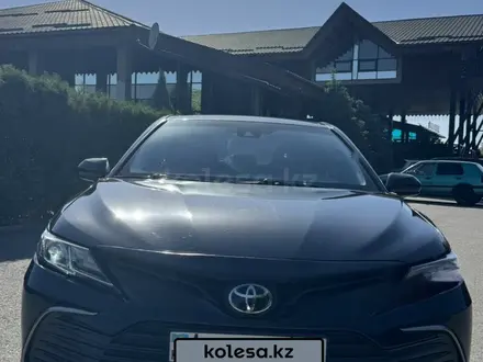 Toyota Camry 2021 года за 11 500 000 тг. в Тараз