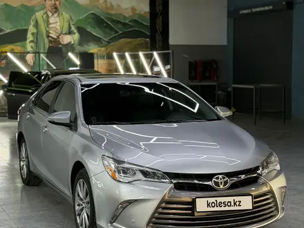 Toyota Camry 2015 года за 11 000 000 тг. в Семей – фото 2
