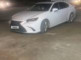 Lexus ES 300h 2015 годаfor13 500 000 тг. в Актау