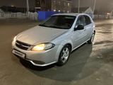 Chevrolet Lacetti 2009 года за 1 700 000 тг. в Атырау – фото 2