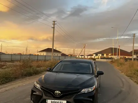 Toyota Camry 2018 года за 11 500 000 тг. в Атырау