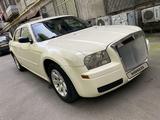 Chrysler 300C 2005 года за 5 400 000 тг. в Алматы – фото 2