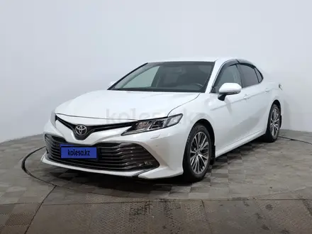 Toyota Camry 2019 года за 9 990 000 тг. в Астана