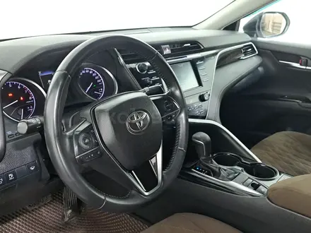 Toyota Camry 2019 года за 9 990 000 тг. в Астана – фото 12