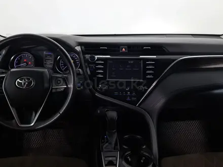 Toyota Camry 2019 года за 9 990 000 тг. в Астана – фото 13