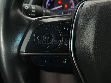 Toyota Camry 2019 года за 9 990 000 тг. в Астана – фото 18