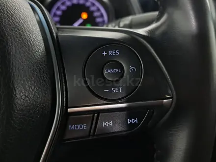 Toyota Camry 2019 года за 9 990 000 тг. в Астана – фото 19