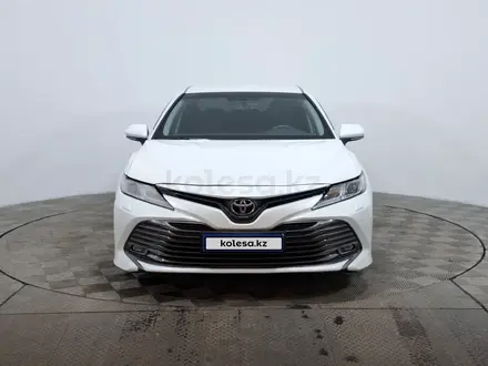 Toyota Camry 2019 года за 9 990 000 тг. в Астана – фото 2