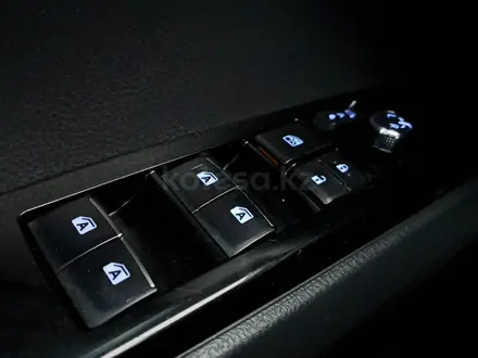 Toyota Camry 2019 года за 9 990 000 тг. в Астана – фото 20