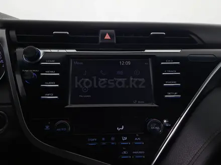 Toyota Camry 2019 года за 9 990 000 тг. в Астана – фото 23