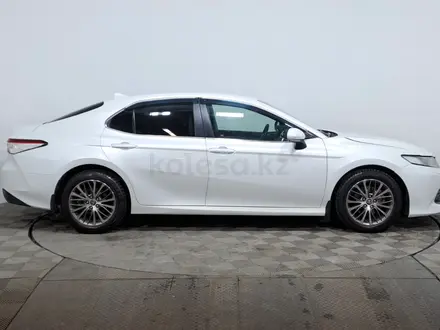 Toyota Camry 2019 года за 9 990 000 тг. в Астана – фото 4