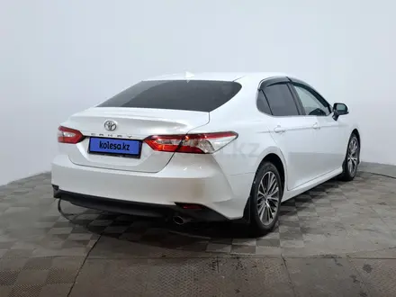 Toyota Camry 2019 года за 9 990 000 тг. в Астана – фото 5