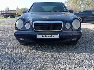 Mercedes-Benz E 230