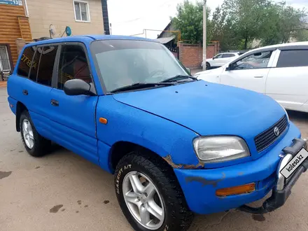 Toyota RAV4 1996 года за 2 500 000 тг. в Астана – фото 2