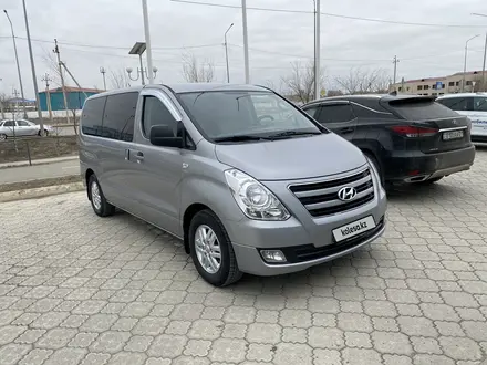 Hyundai Starex 2017 года за 11 000 000 тг. в Атырау – фото 2