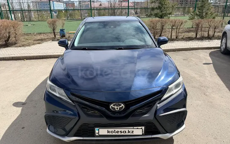 Toyota Camry 2021 года за 10 500 000 тг. в Усть-Каменогорск