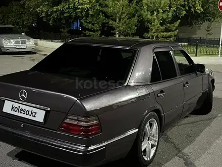 Mercedes-Benz E 200 1992 года за 1 600 000 тг. в Павлодар