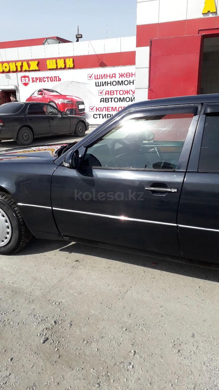 Mercedes-Benz E 320 1993 г.